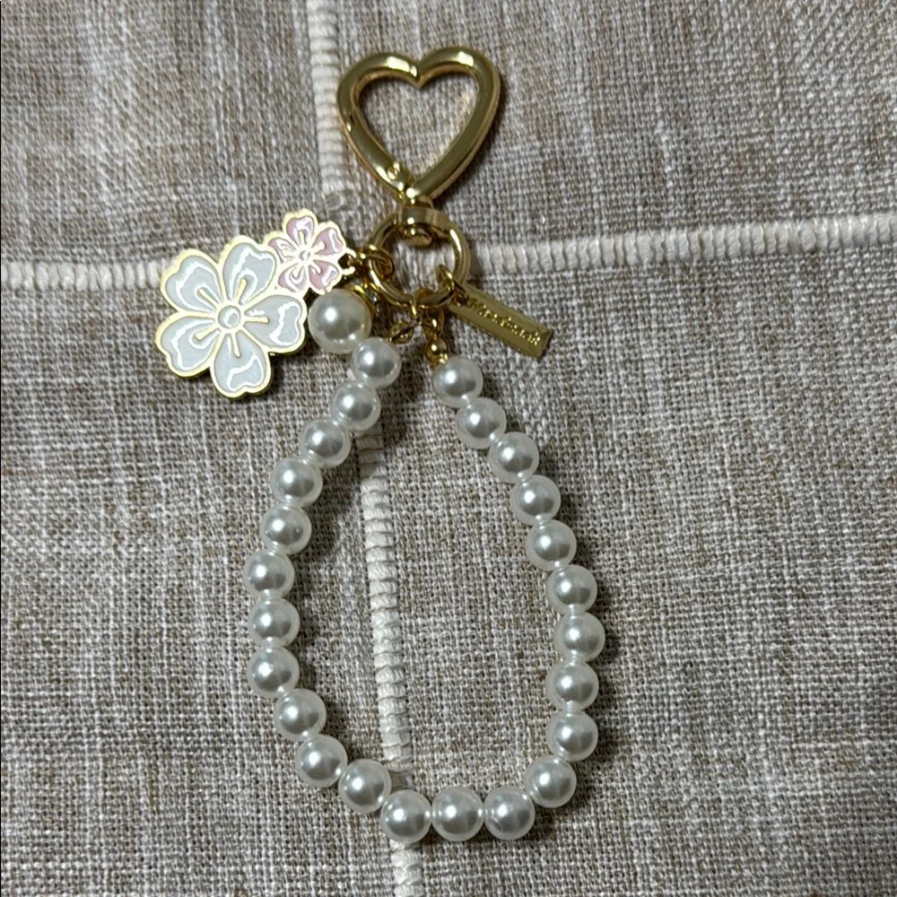 🌸✨ Pearl Beaded Keychain with Floral Charm – Elegant Pink & Gold Keychain